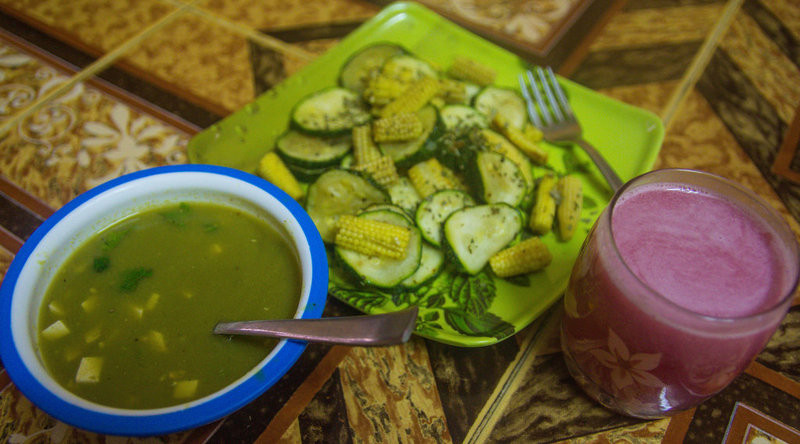 Breakfast: Green peas soup, Zucchini-baby corn salad, Pomegranate lemonade