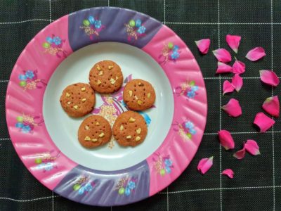 Whole wheat Nuts Rose cookies